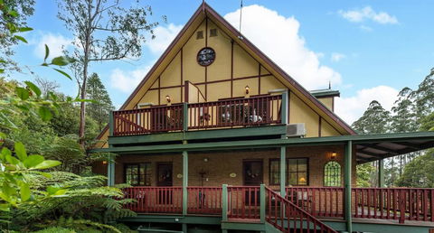 Mountain Lodge - Tourism Caloundra 1