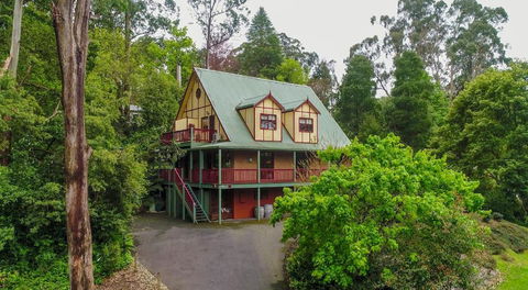 Mountain Lodge - Tourism Caloundra 0