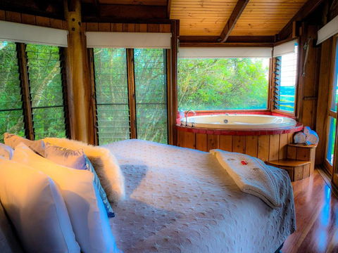 Mt Quincan Crater Retreat - Tourism Caloundra 0