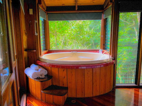 Mt Quincan Crater Retreat - Tourism Caloundra 2