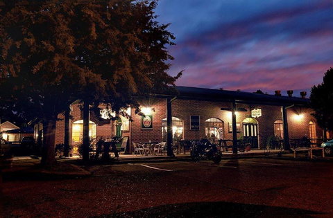 Murrumbateman Country Inn - Tourism Caloundra 0