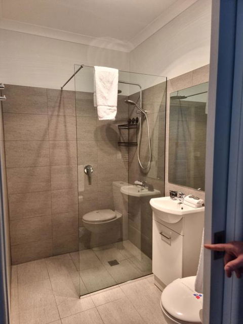 Myrtleford Hotel - Tourism Caloundra 3