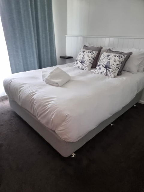 Myrtleford Hotel - Tourism Caloundra 2