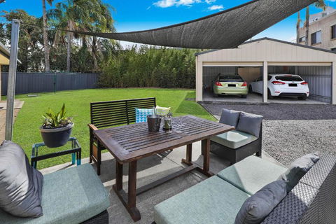 NAROO7- PRIME, CENTRE OF MOOLOOLABA LOCATION - Tourism Caloundra 3