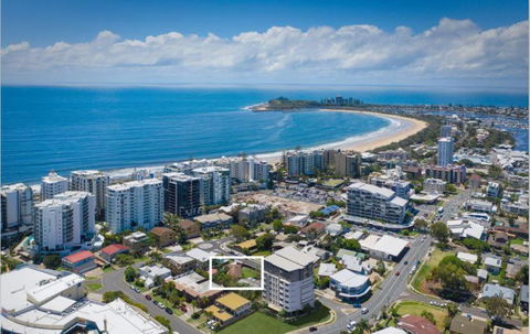 NAROO7- PRIME, CENTRE OF MOOLOOLABA LOCATION - Tourism Caloundra 0