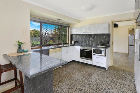 NAROO7- PRIME, CENTRE OF MOOLOOLABA LOCATION - Tourism Caloundra 1