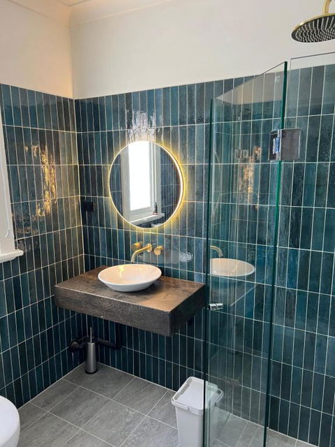 Native Rose Hotel - Tourism Caloundra 3