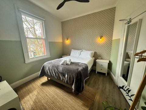 Native Rose Hotel - Tourism Caloundra 1