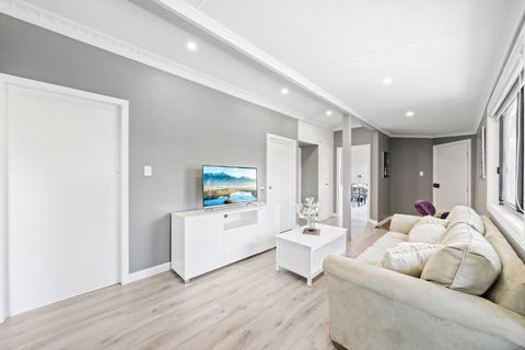 New 2 Bedroom House 500m To Mall With Free Parking - Tourism Caloundra 2