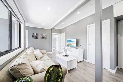 New 2 Bedroom House 500m To Mall With Free Parking - Tourism Caloundra 1