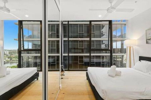 NEW Centrally Located High Level Studio Apartment - Tourism Caloundra 1