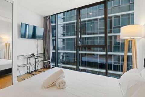 NEW Centrally Located High Level Studio Apartment - Tourism Caloundra 2