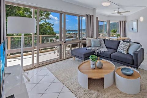 NEW! Gorgeous 2BR Apartment With Stunning Ocean Views! - Tourism Caloundra 0