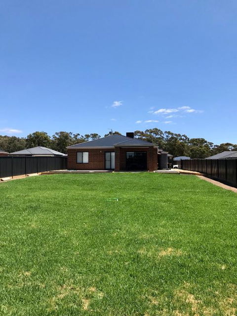 New Modern And Spacious In A Quiet Location Only 12 Min From The City - Tourism Caloundra 2