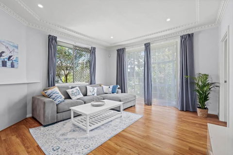 NEW Sailors Cove Pet Friendly - Tourism Caloundra 0