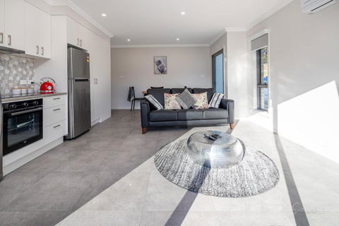 New Sunshine Bay Homes - Tourism Caloundra 0