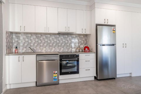 New Sunshine Bay Homes - Tourism Caloundra 1