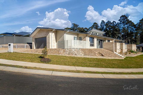 New Sunshine Bay Homes - Tourism Caloundra 2