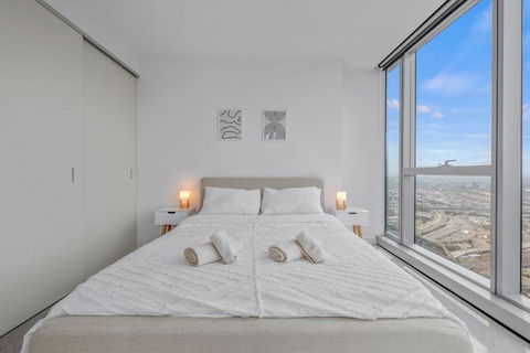 NEW Top Floor L70 CBD Luxury Apt - Tourism Caloundra 1