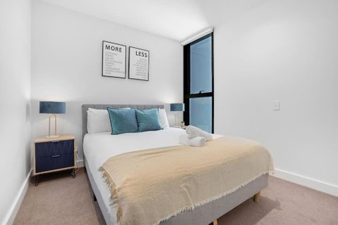 NEW Waterfront Living With Sublime Views 2B1B - Tourism Caloundra 3