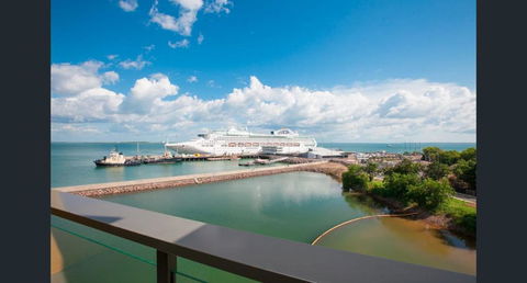 NEW - ZEN AT THE WATERFRONT - Luxury Waterfront Holiday Home For Families & Friends - Tourism Caloundra 3