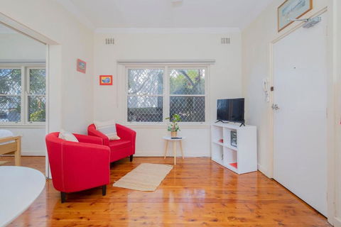 Newcastle Nook - Convenient Comforts In The CBD - Tourism Caloundra 2