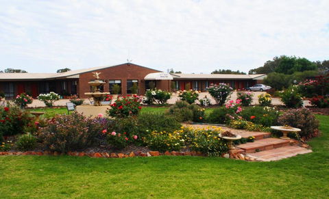 Newell Motor Inn Narrandera - Tourism Caloundra 1
