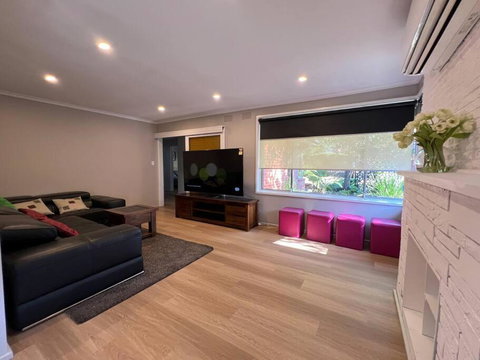 Newly Refurbished House- SuperFast Internet - Tourism Caloundra 1