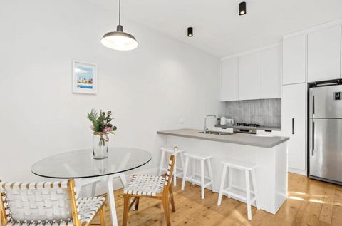 NEWLY RENOVATED LARGE 3.5 BDRM HOUSE! BEST OF MELB - Tourism Caloundra 2