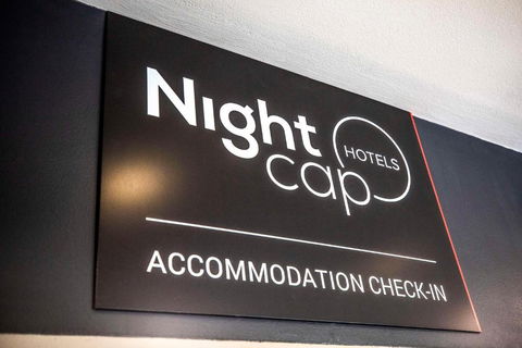 Nightcap At High Flyer Hotel - Tourism Caloundra 3
