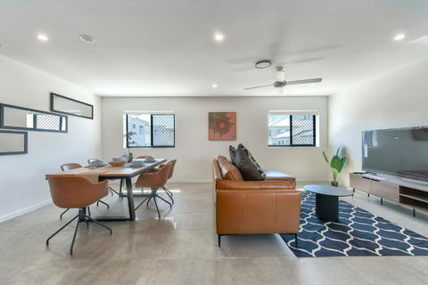 Newly Spacious Top Floor Good View Apartment - Tourism Caloundra 2