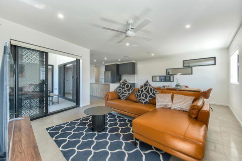 Newly Spacious Top Floor Good View Apartment - Tourism Caloundra 0