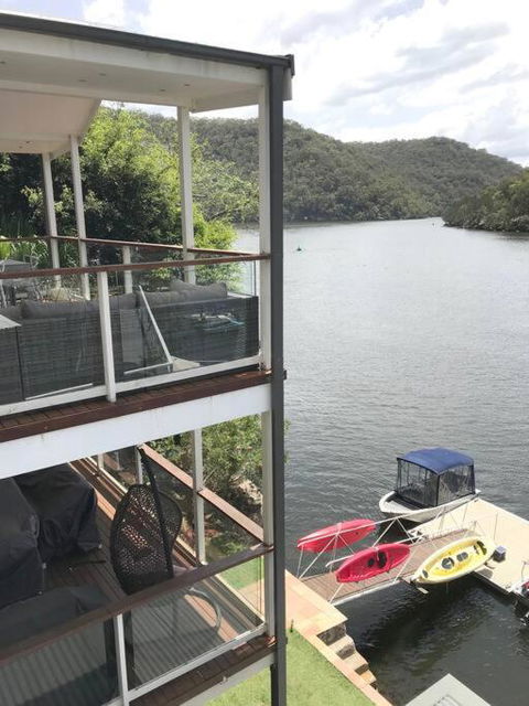 NINE At Berowra Waters, Luxury Waterfront With Hot Tub - Tourism Caloundra 3