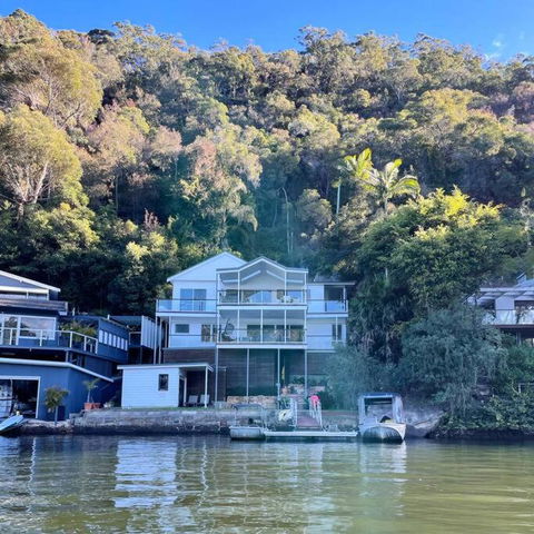 NINE At Berowra Waters, Luxury Waterfront With Hot Tub - Tourism Caloundra 2