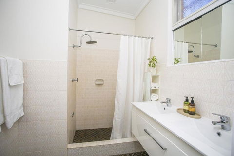 NOR214 - Northstead Coastal Charm - Tourism Caloundra 3