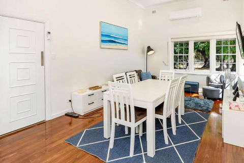 Normanville, Large Historic Three Bedroom Home - Tourism Caloundra 3