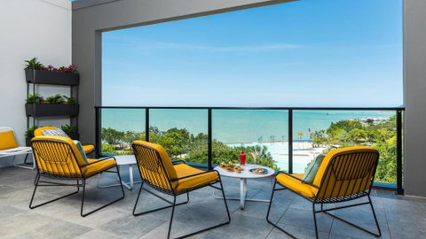 Oaks Cairns Hotel - Tourism Caloundra 0