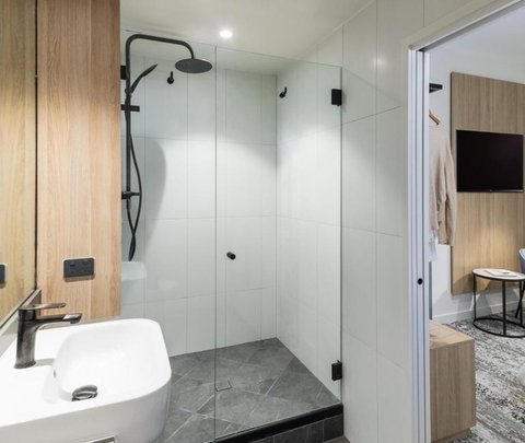 Oaks Cairns Hotel - Tourism Caloundra 2