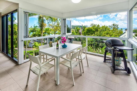 Oasis 1, 2 Bedroom, 1 Bathroom Apartment With Buggy! - Tourism Caloundra 0