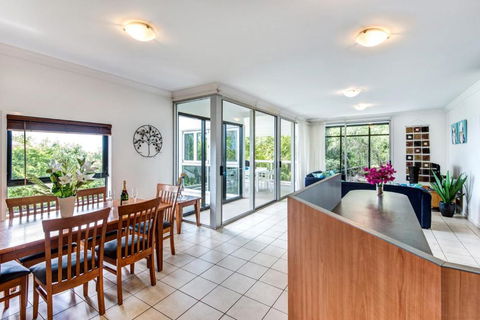Oasis 1, 2 Bedroom, 1 Bathroom Apartment With Buggy! - Tourism Caloundra 2