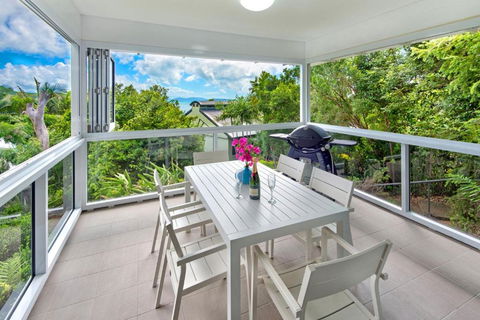 Oasis 1, 2 Bedroom, 1 Bathroom Apartment With Buggy! - Tourism Caloundra 3