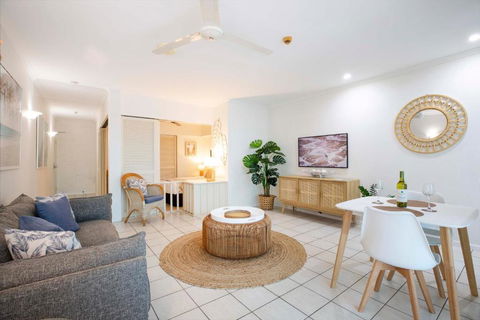 Oasis Breeze On Macrossan Street - No Stairs! - Tourism Caloundra 3
