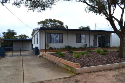 Ocean Breeze - Tourism Caloundra 0