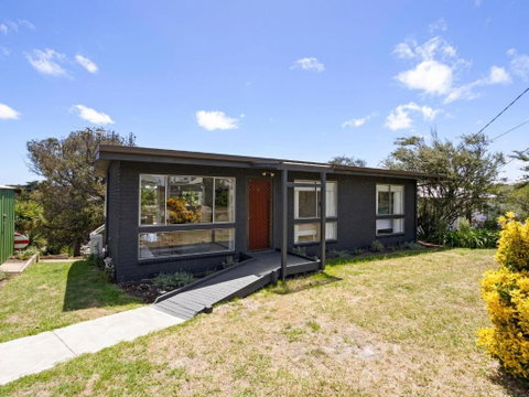 Ocean Breeze - Tourism Caloundra 0