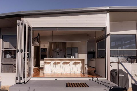 Oceanview Oasis In Opossum Bay - Tourism Caloundra 2