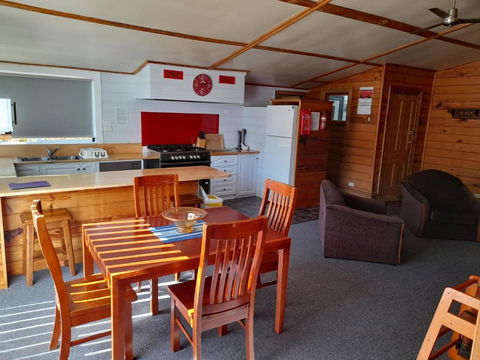 Old School Rocky Cape Guesthouse - Tourism Caloundra 3
