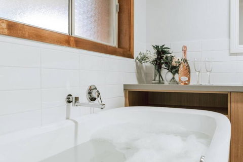 Olinda Rise Retreat House Fire Bathtub And Brekky - Tourism Caloundra 2