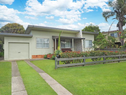 ONDINE, 4 Belmore Street - Tourism Caloundra 0