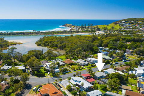 ONDINE, 4 Belmore Street - Tourism Caloundra 2