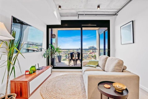 Ovation - New Footscray Apt W Parking & Pool - Tourism Caloundra 0